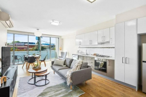 Perfect Location Cozy Townhouse McKinnon Station